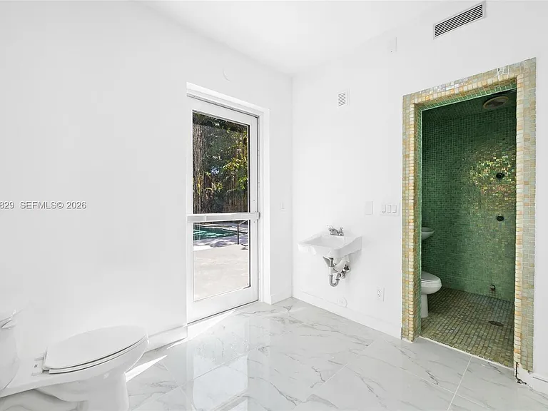 1545 Meridian Ave — Photo 32