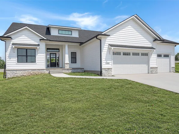 1000 Hampshire Cir, Marion, IA 52302