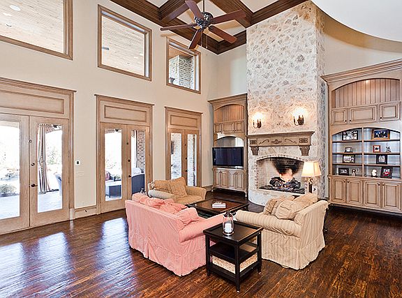 5th image of 401 Windwood Ct