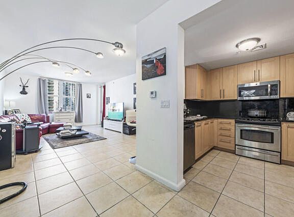 3rd image of 511 SE 5 Avenue #1722