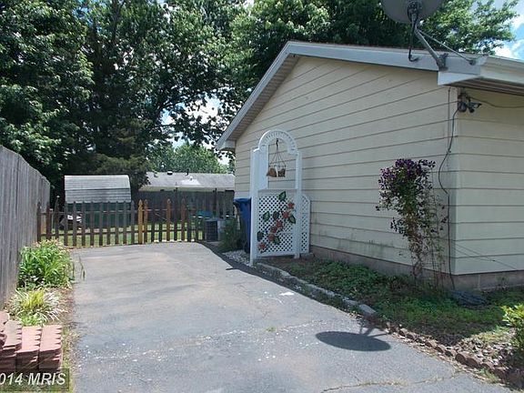 2nd image of 908 N Sterling Blvd