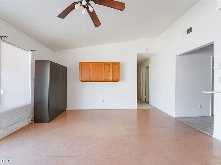 2102 E Russell Rd — Photo 11
