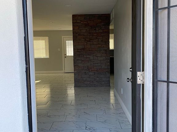 5th image of 2901 N 42nd Ave