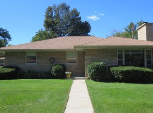 1435 N 117th St, Wauwatosa, WI 53226