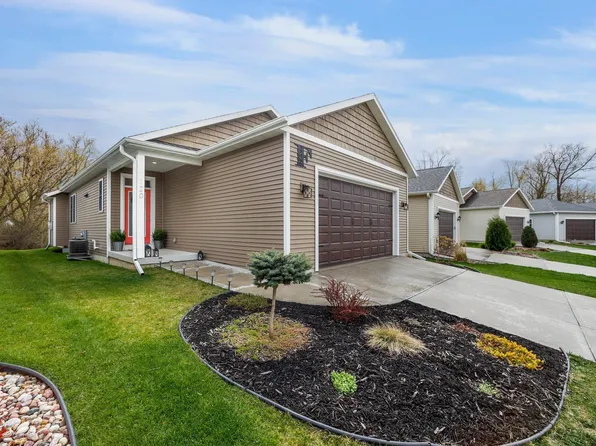 120 Red Bud Trl, Columbus, WI 53925