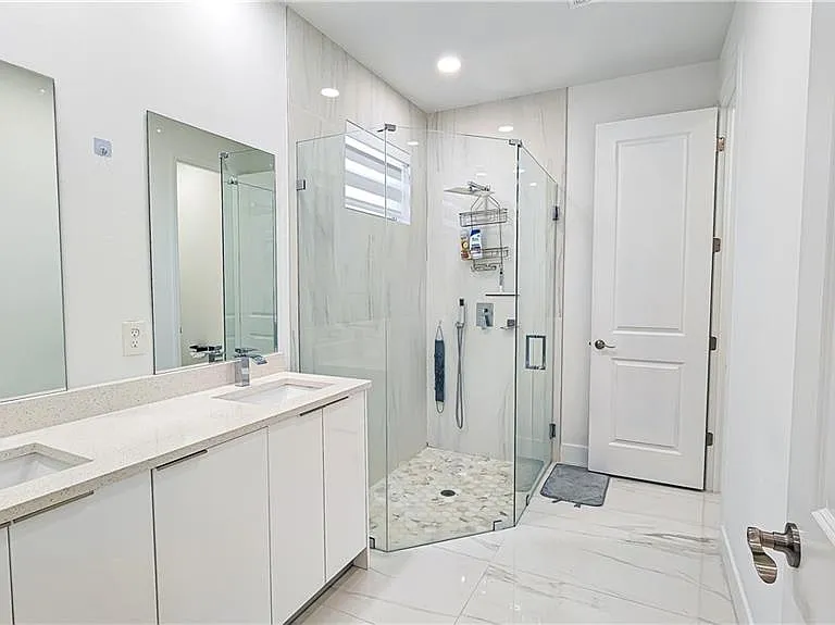 1503 W 17th St — Photo 11