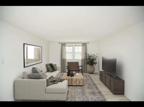 103 S Policy St #8, Salem, NH 03079