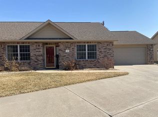 406 S 25th St, Beatrice, NE 68310