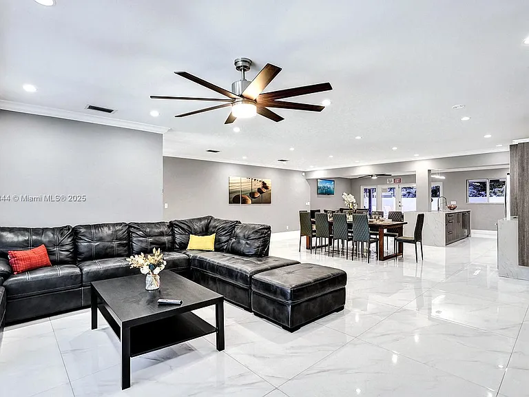 1301 Rodman St — Photo 23