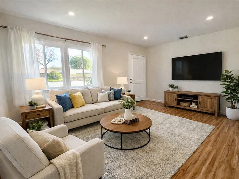 7339 White Oak Ave — Photo 3