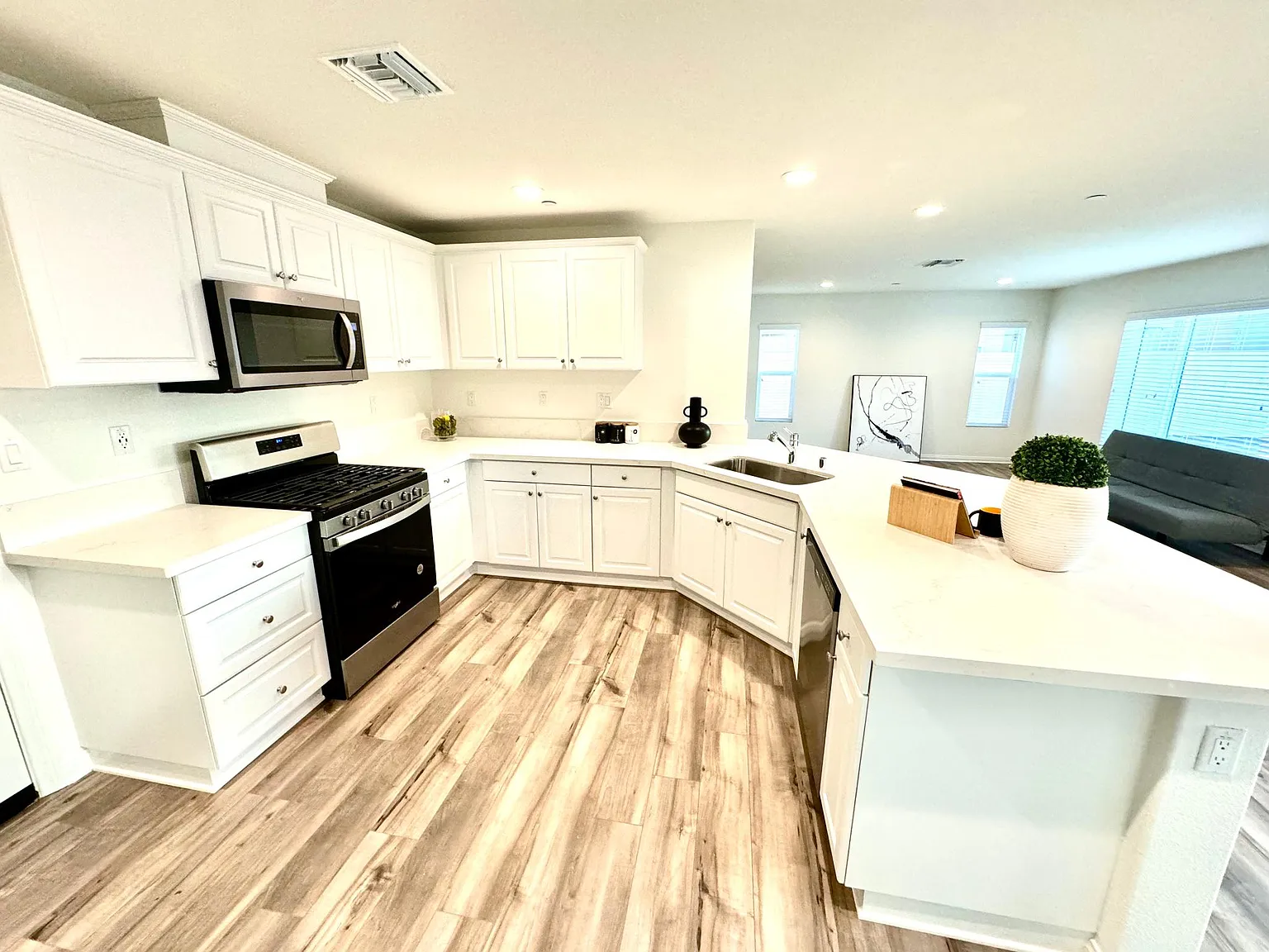 7593 Kuvera Bend St — Photo 3