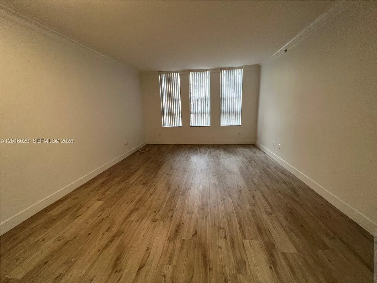 Building Photo - 3001 NE 185th St #122