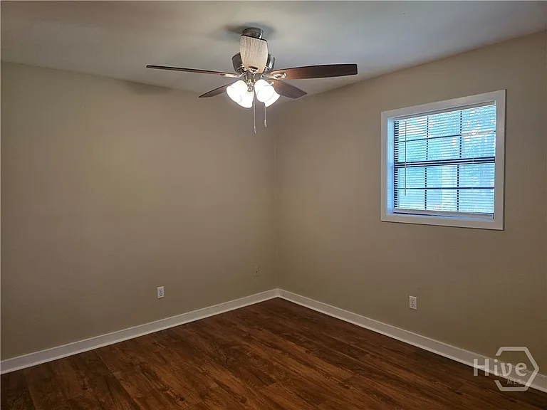 407 Savannah Ave — Photo 10