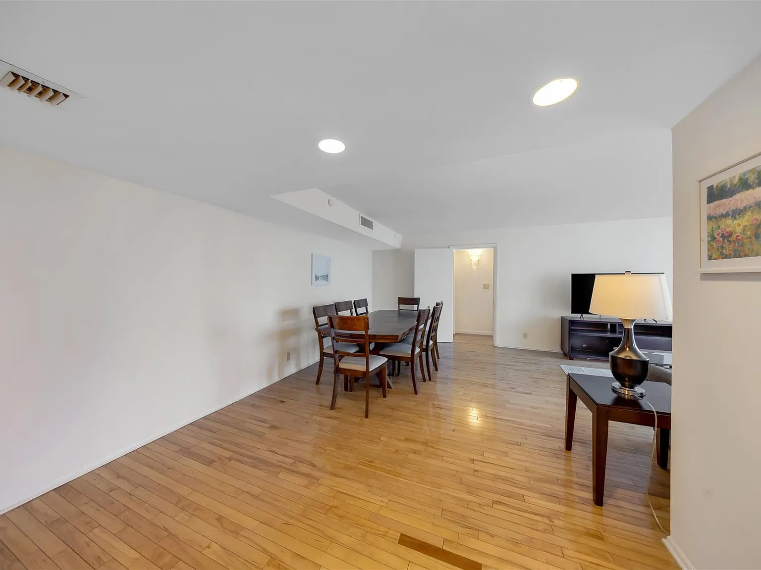 2 bed, 2.0 bath, 1043 sqft, $2,950 — Photo 4