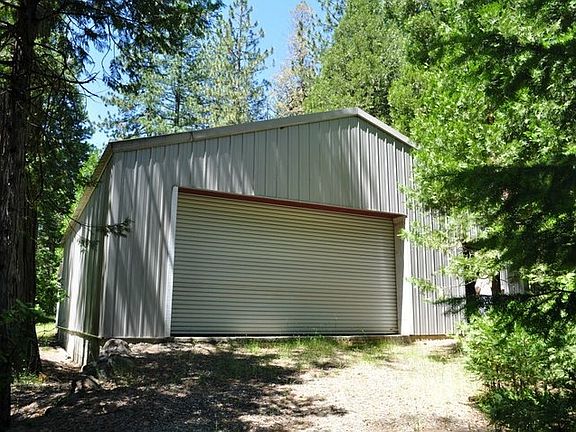 Shop with roll up door 