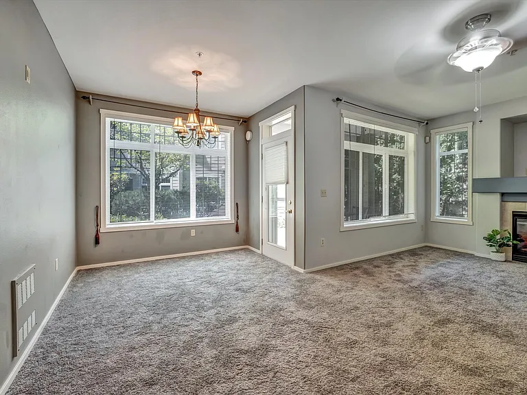 4319 NE 5th Ct — Photo 5