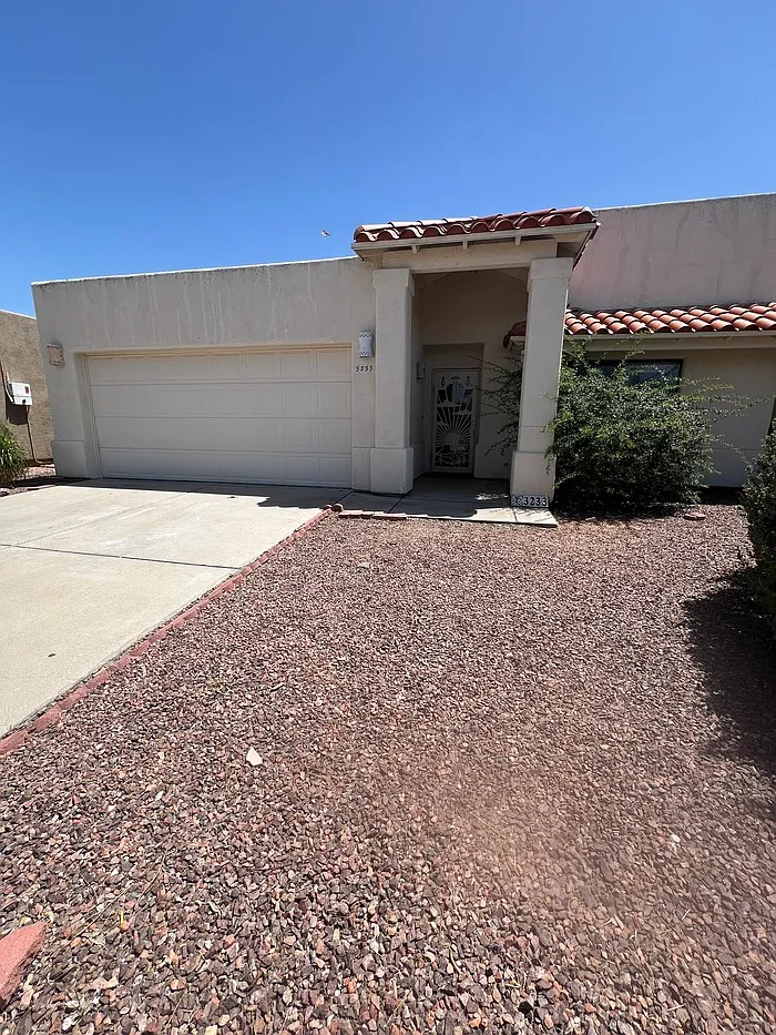 3 bed, 2.0 bath, 1623 sqft, $1,950 — Photo 2