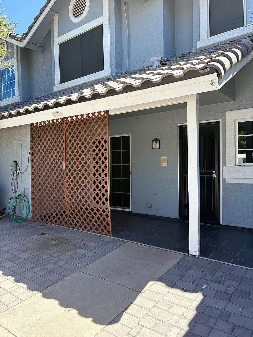 **Wonderful & Spacious 3 Bedroom/2.5 Bathroom Townhouse In Chandler (Ray & McQueen)** — Photo 2