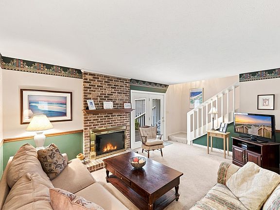 3rd image of 311 75th Ave N #15