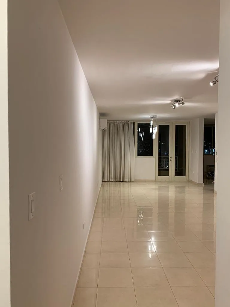 3 bed, 2.5 bath, 1835 sqft, $4,000 — Photo 4