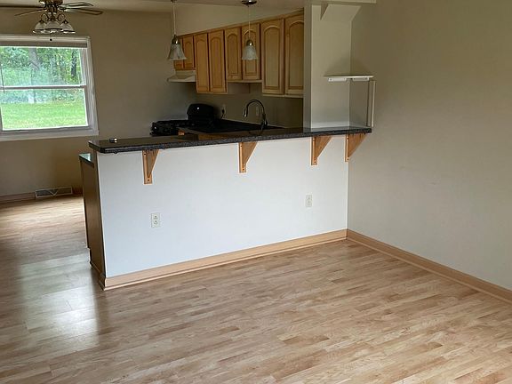 3rd image of 941 Woodland Ave