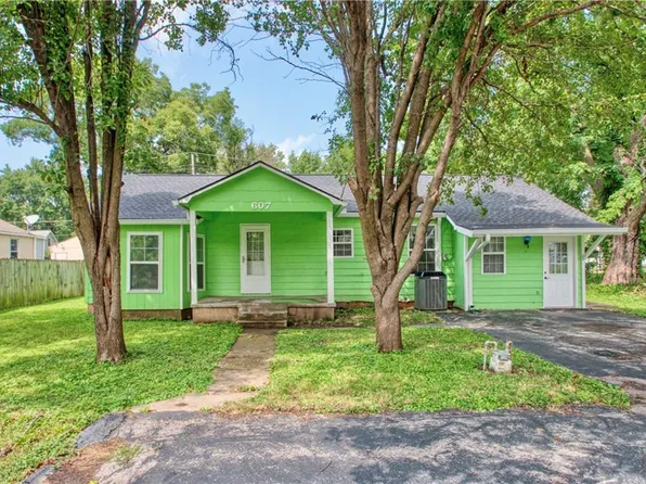 607 Newton St, Edwardsville, KS 66111