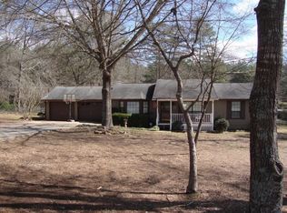 401 Mountain Woods Lake Rd, Warrior, AL 35180