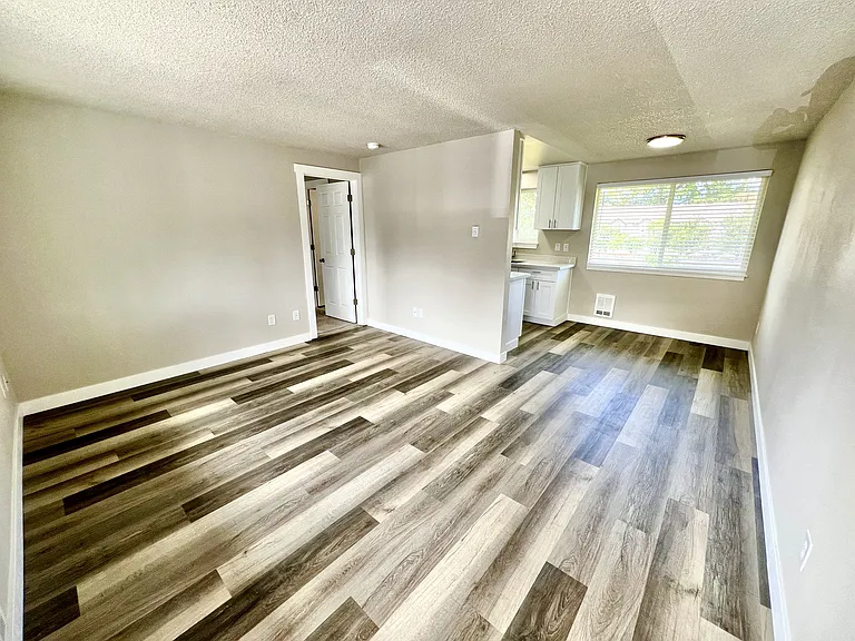 Alpine Apartments — Photo 3