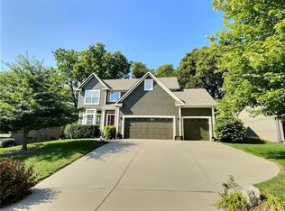811 Colonial Dr, Pleasant Hill, MO 64080