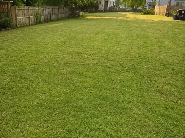 2040 W 83rd St, Cleveland, OH 44102