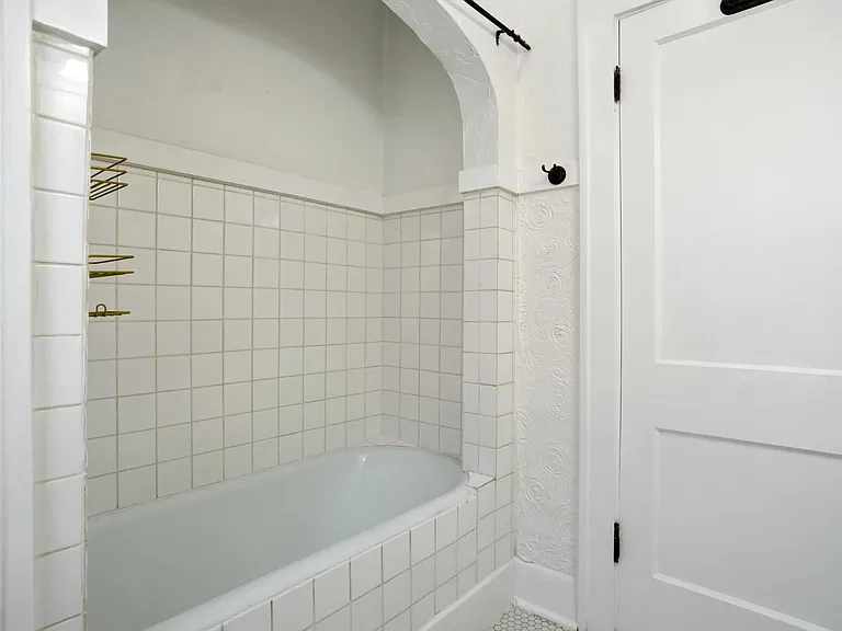 1806 Clover Ln — Photo 11