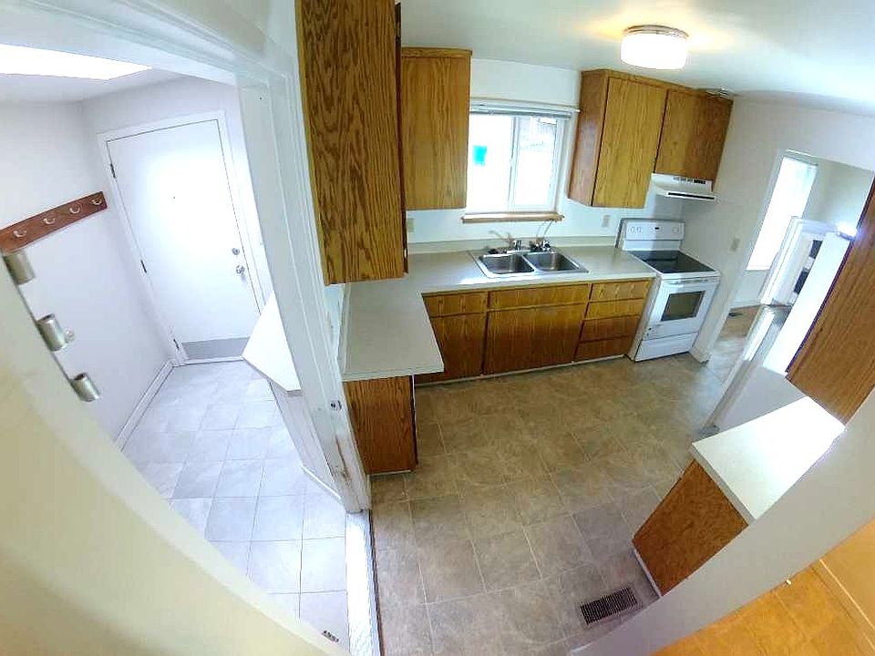 Mudroom with skylight and kitchen with dishwasher