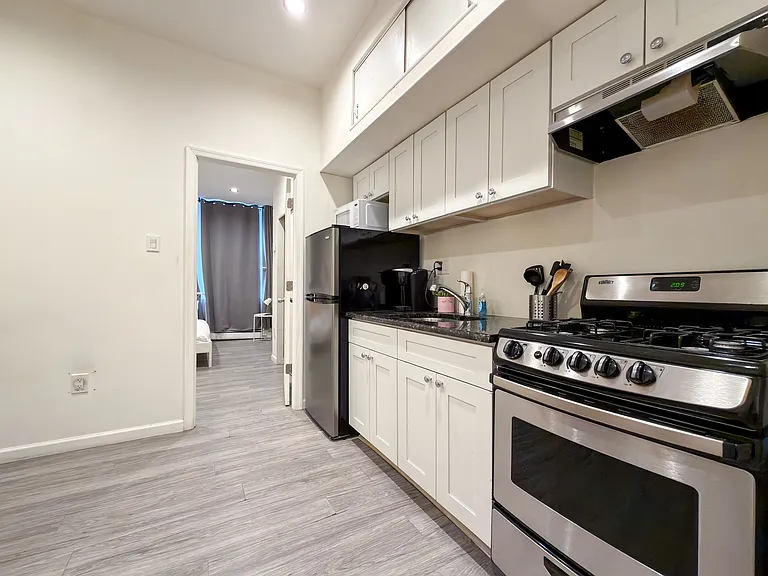 2402 Spruce St #1F — Photo 2