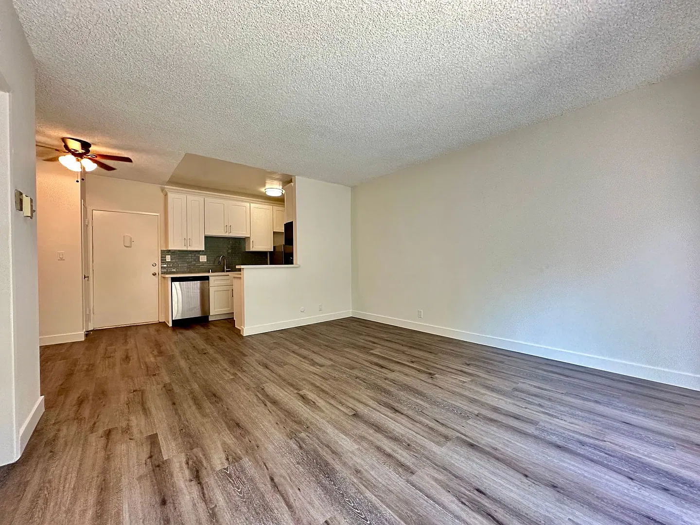 Addison Arms Apartments — Photo 3
