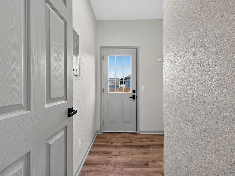 112 Remington Rd — Photo 17