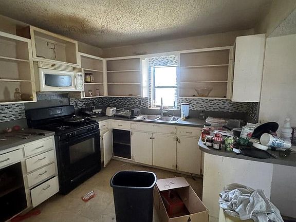 3rd image of 909 N Bishop St