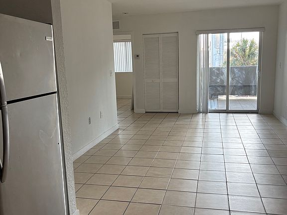 4th image of 1005 NW 21st Ct APT 202