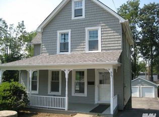 30 Valley Rd, Port Washington, NY 11050