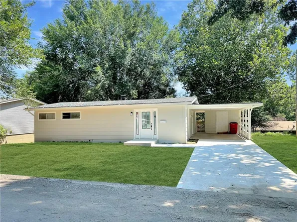 902 S 23rd St, Lexington, MO 64067