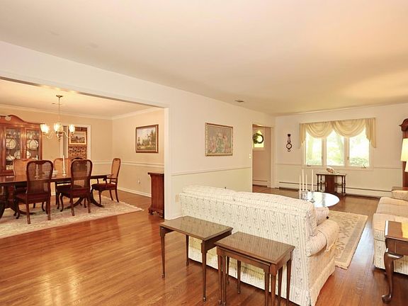 5th image of 36 Manor Dr