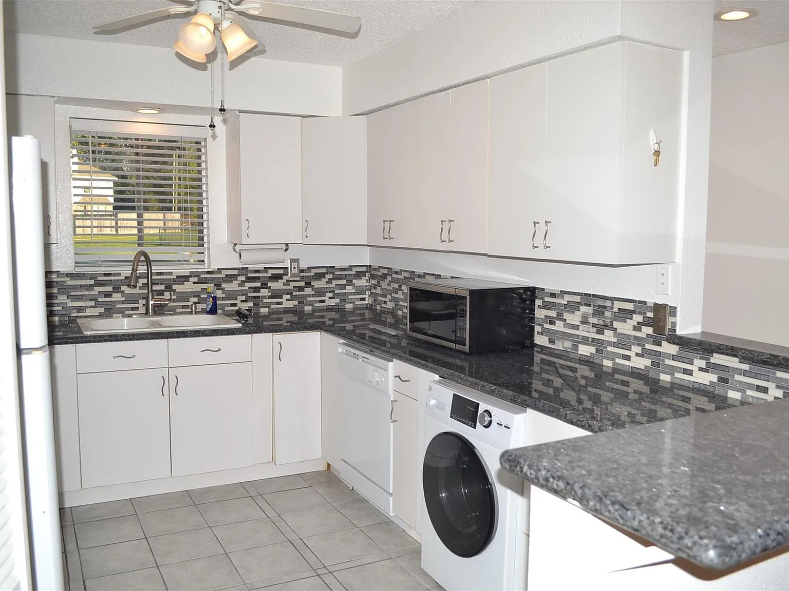 1 bed, 1.0 bath, 735 sqft, $950 — Photo 3