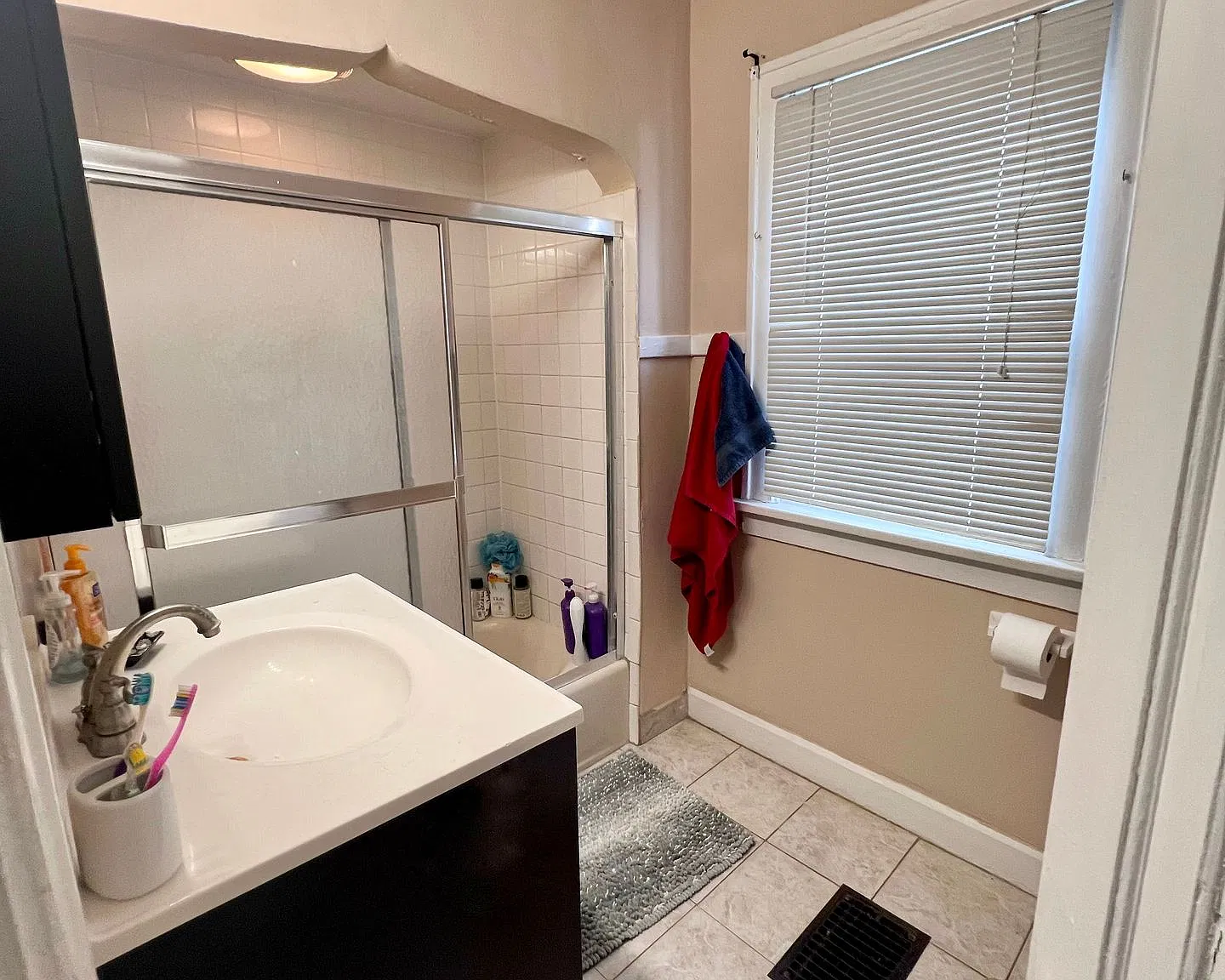 **August 2027** Amazing Location Near IU campus!! Spacious 7 Bed, 2 Bath House!! — Photo 4