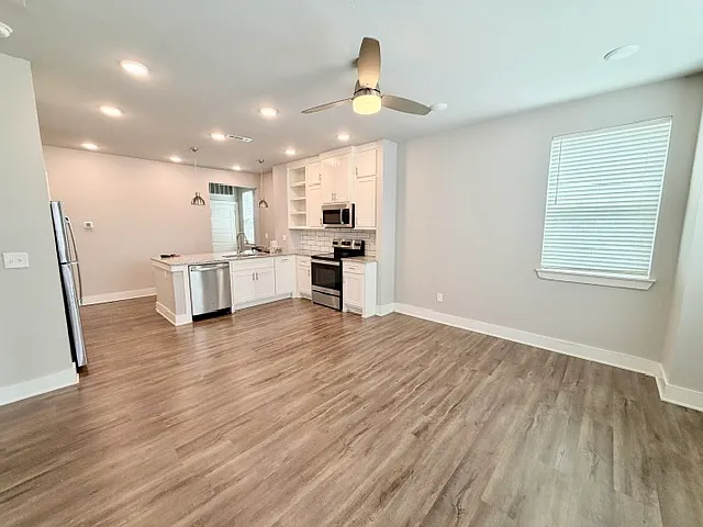 3 bed, 1660 sqft, $1,995 — Photo 4