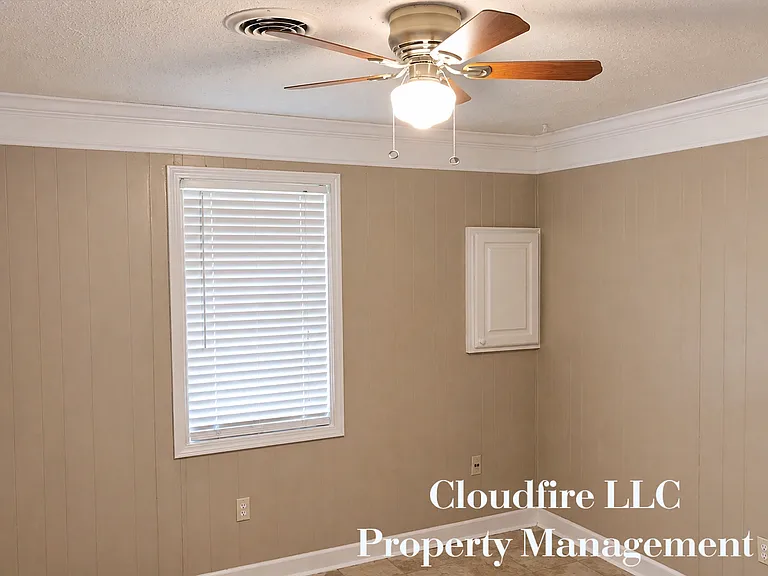 232 James Cir — Photo 4