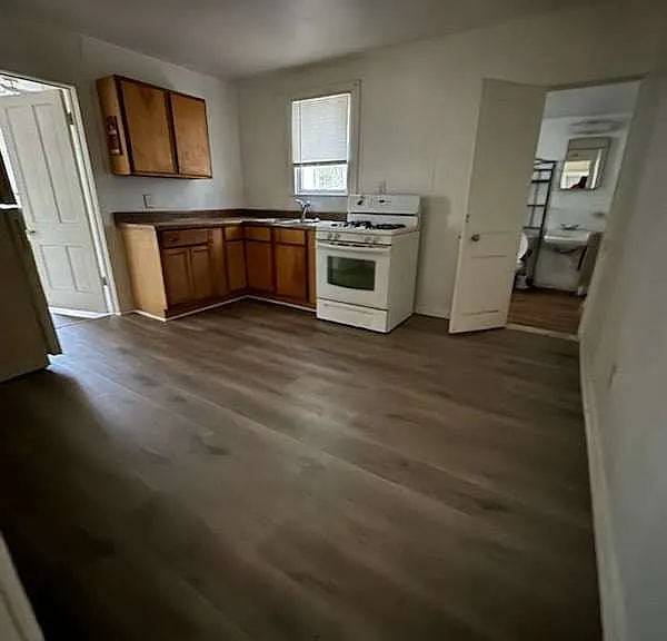 102 W Locust St #1/2 — Photo 3