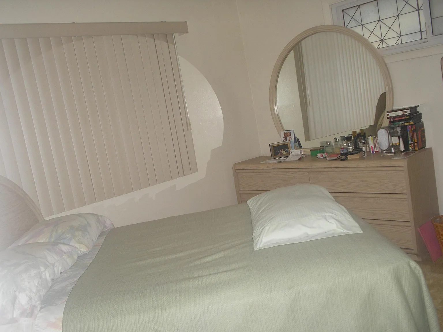 3 bed, 125 sqft, $1,800 — Photo 1