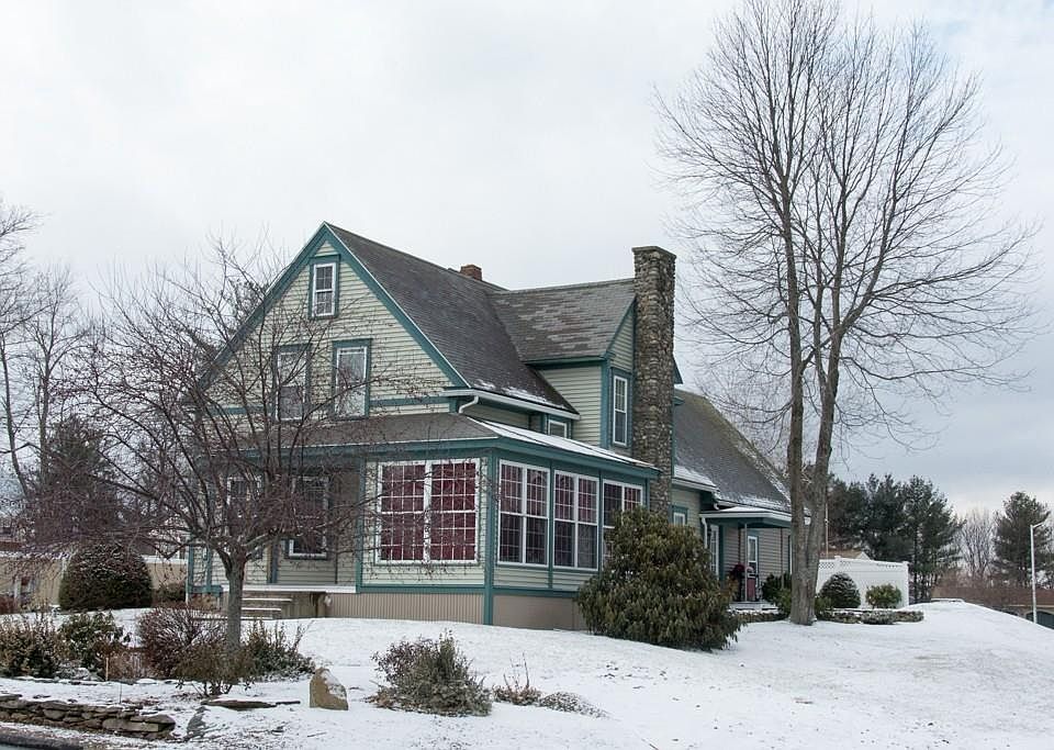 2nd image of 298 Pakachoag St