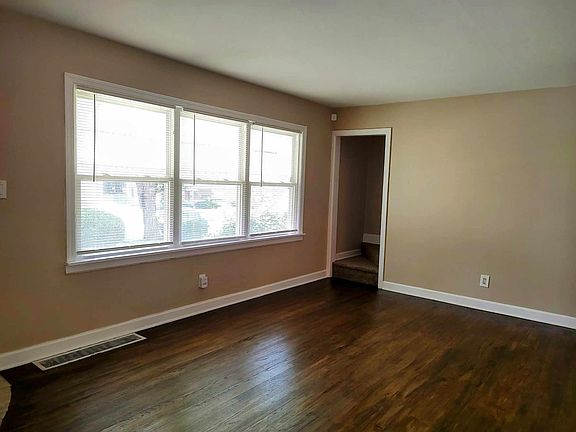 3rd image of 1619 Sexton Dr