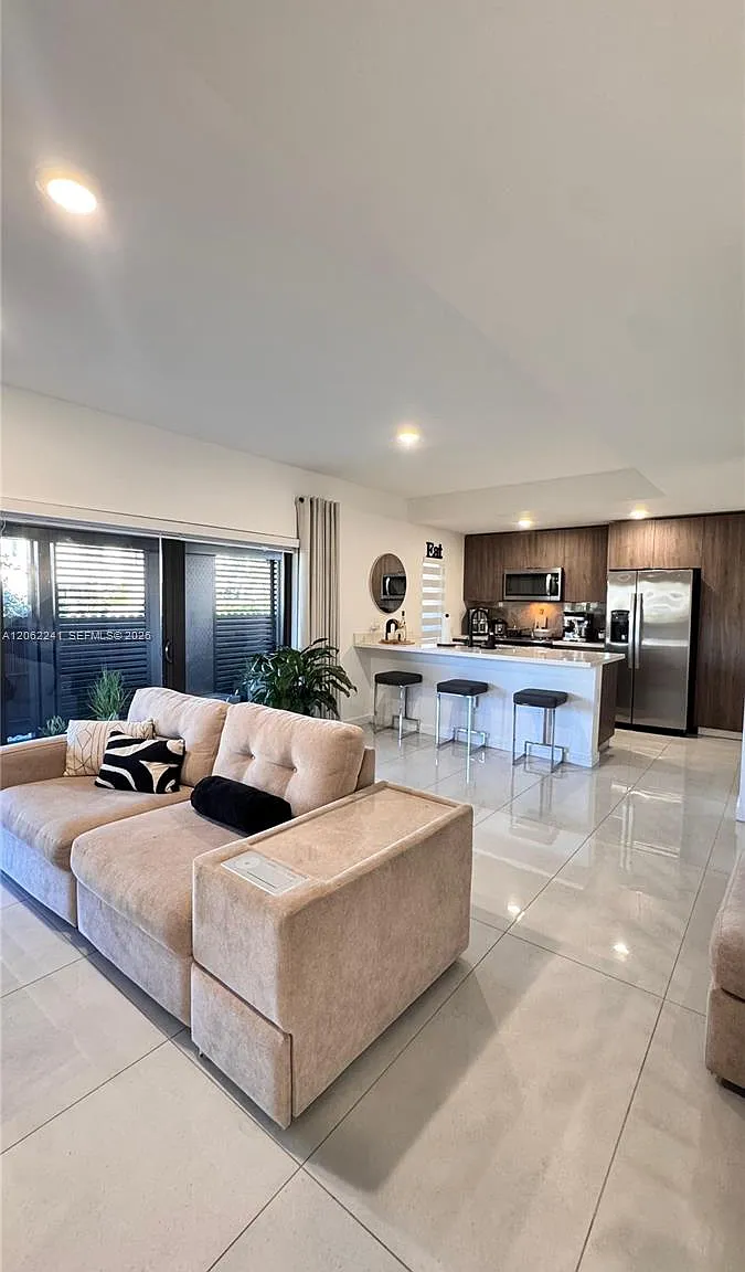 5 bed, 4.5 bath, 1902 sqft, $3,500 — Photo 4