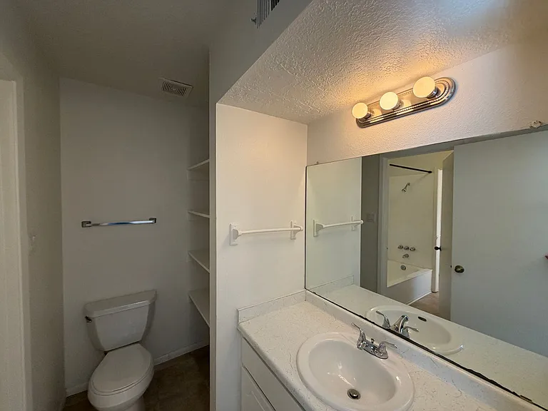 8444 Spain Rd NE — Photo 14